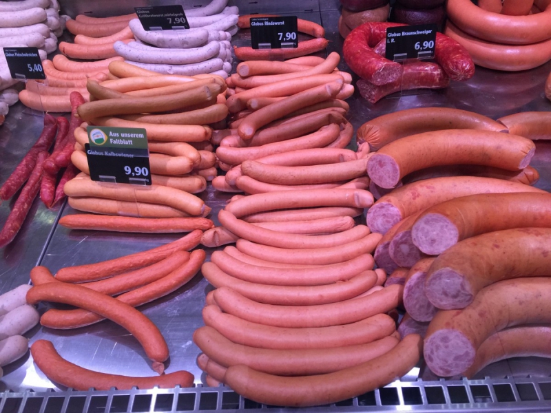 charcuterie-BRIANCONNET-min_sausages_meat_butchery-1069321